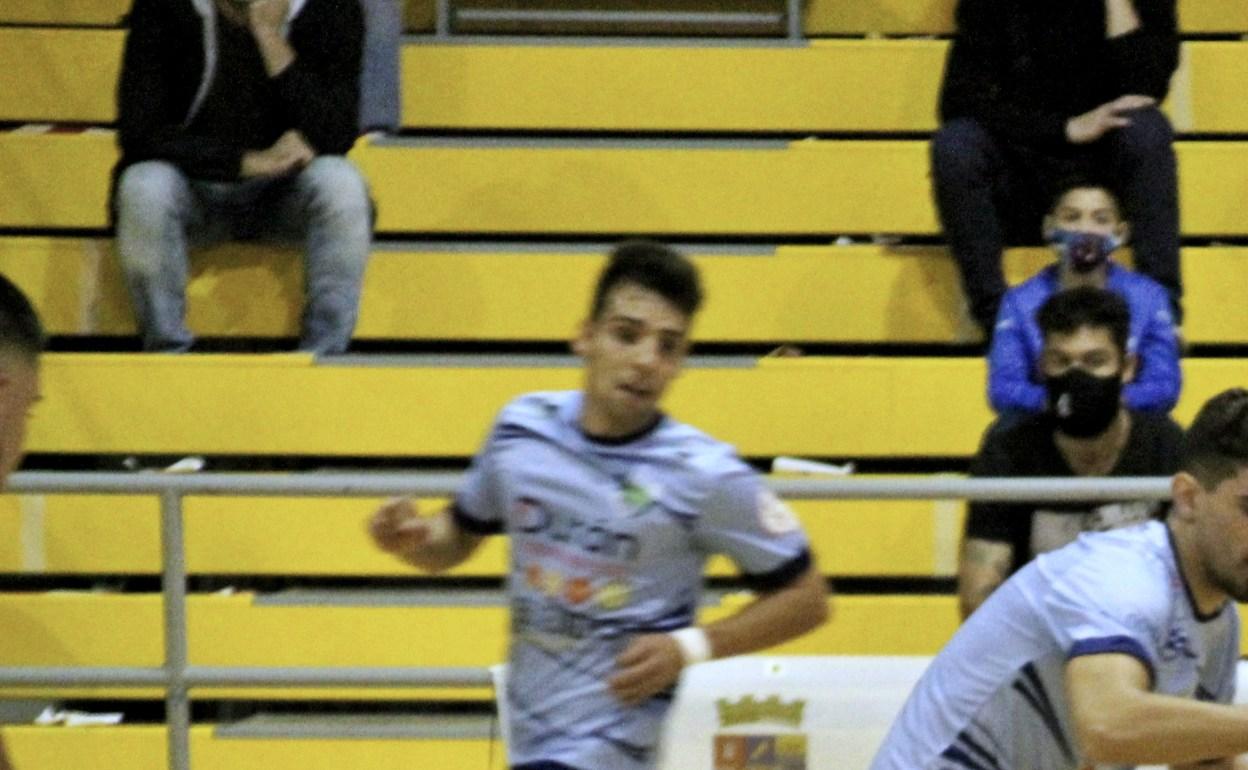 Una de las jugadas del partido. 