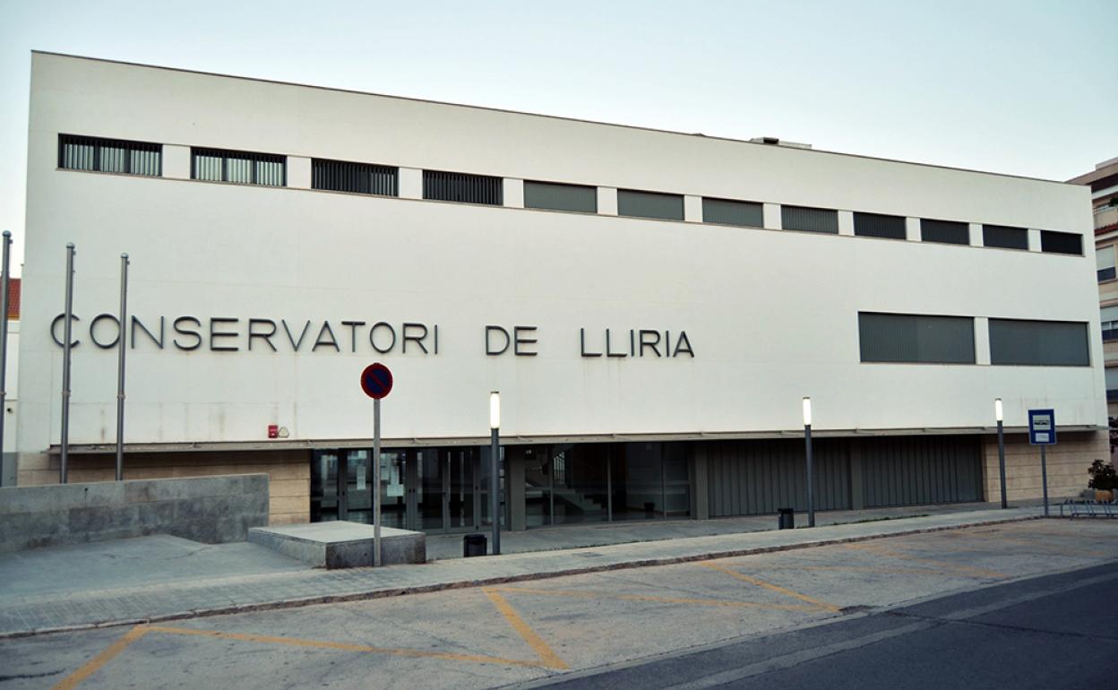 Reclaman que el Consell se haga cargo de los 27 docentes del Conservatorio de Llíria
