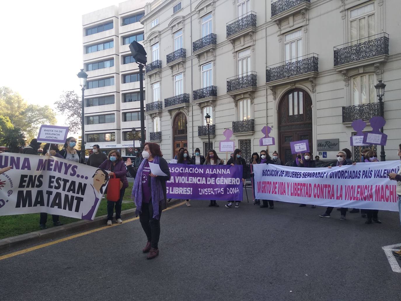 Fotos: Concentración en Valencia por el Día Internacional de la Eliminación de la Violencia contra la Mujer 2020