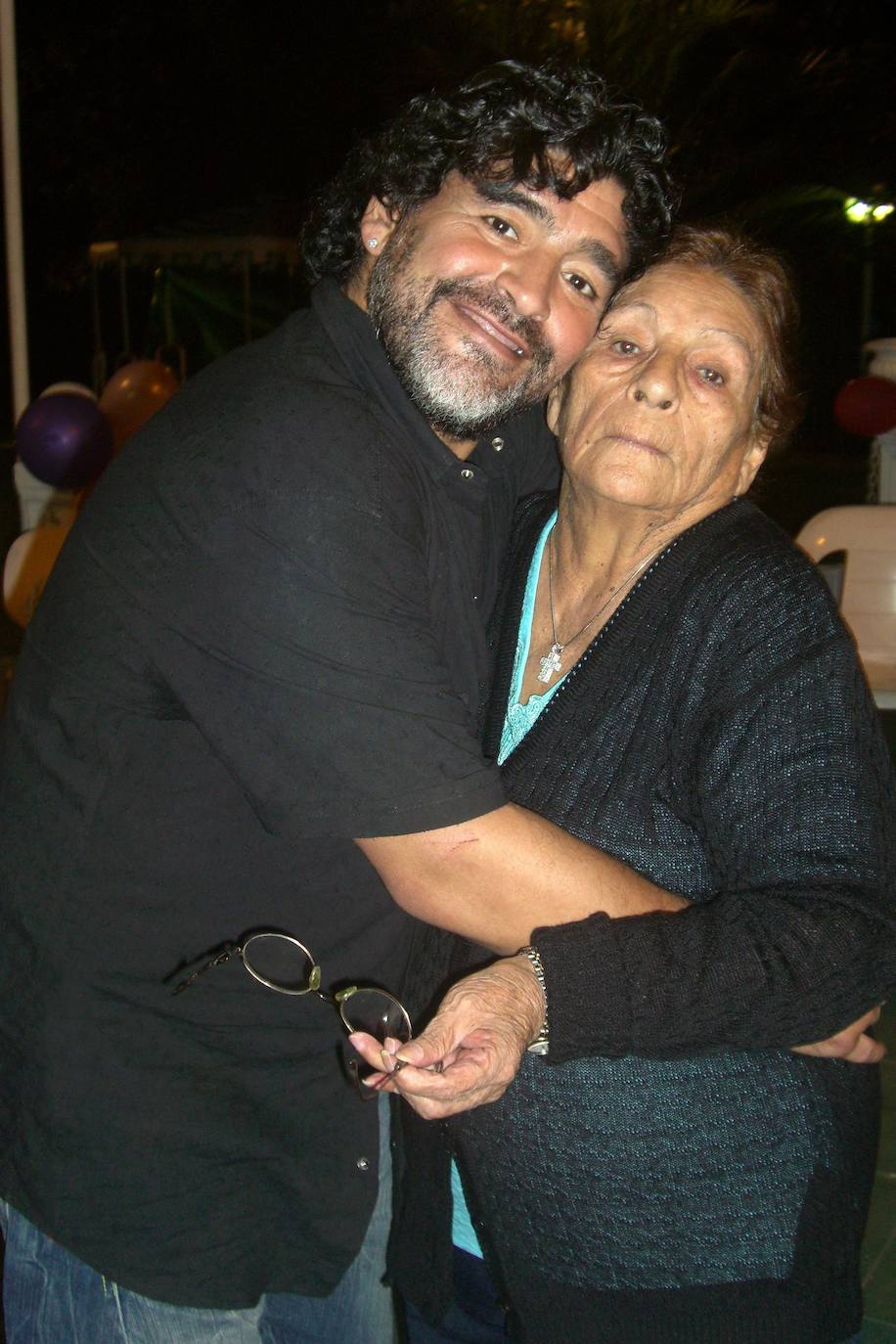 Maradona y su madre Dalma, en una fotografía tomada en 2011.