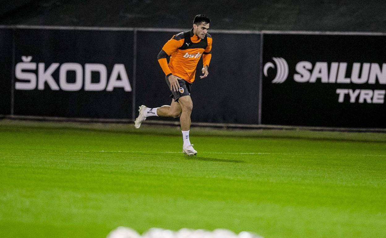 El Valencia recupera para el Atlético a Maxi Gómez que ha superado sus molestias. 