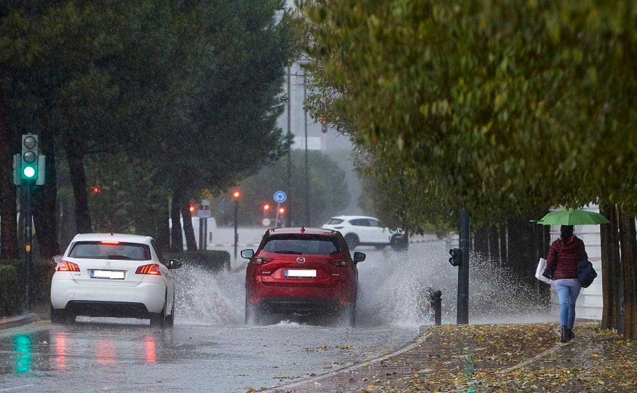 Una tromba de agua descarga sobre Valencia. 