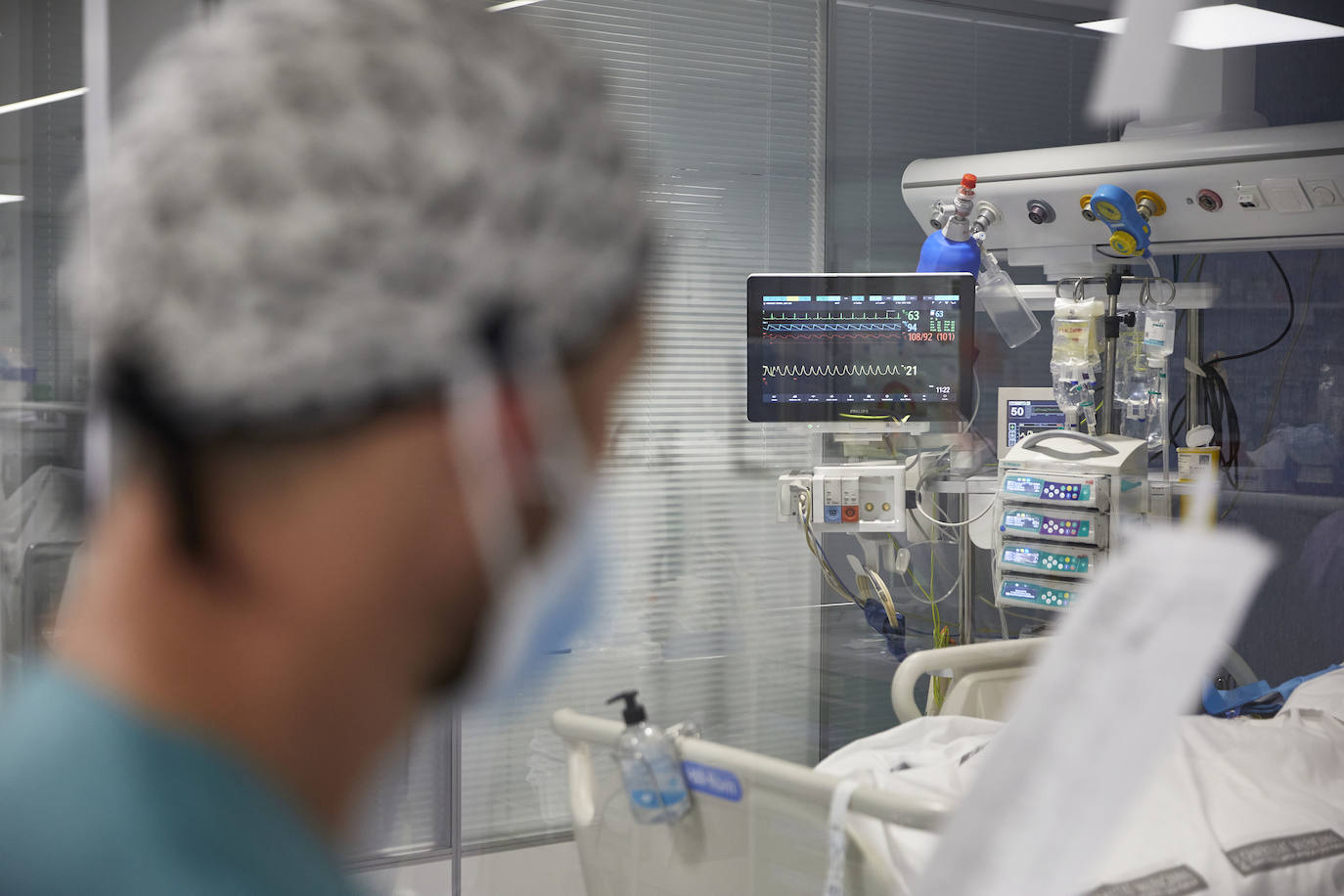 Así se trabaja en el Hospital Arnau de Vilanova de Valencia durante la segunda ola del coronavirus.