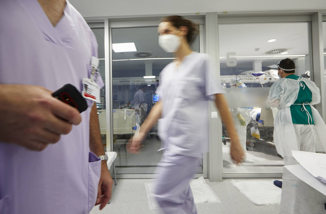 Así se trabaja en el Hospital Arnau de Vilanova de Valencia durante la segunda ola del coronavirus.