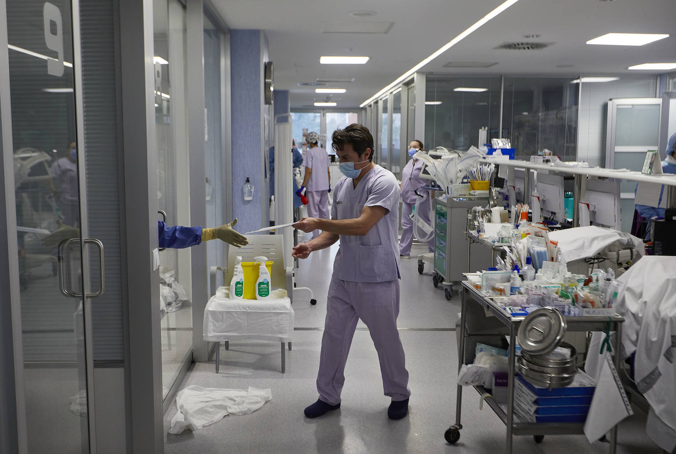 Así se trabaja en el Hospital Arnau de Vilanova de Valencia durante la segunda ola del coronavirus.