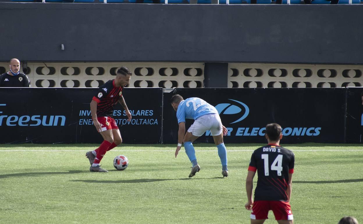 El Hércules se enfrenta este mediodía al Ibiza en plena pelea por el liderato del grupo de Segunda B