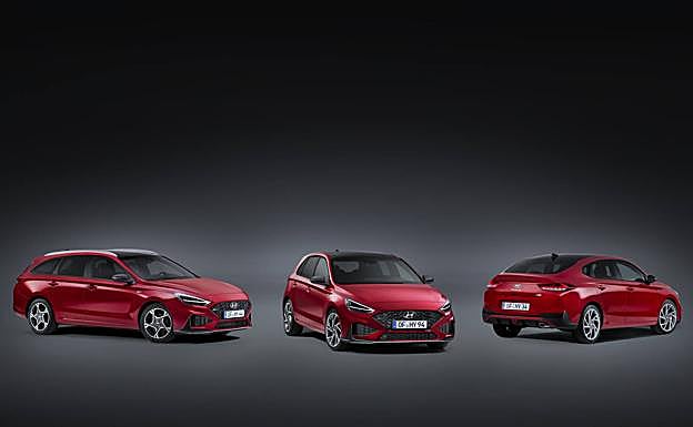 De izquierda a derecha, carrocería familiar, cinco puertas y fastback.