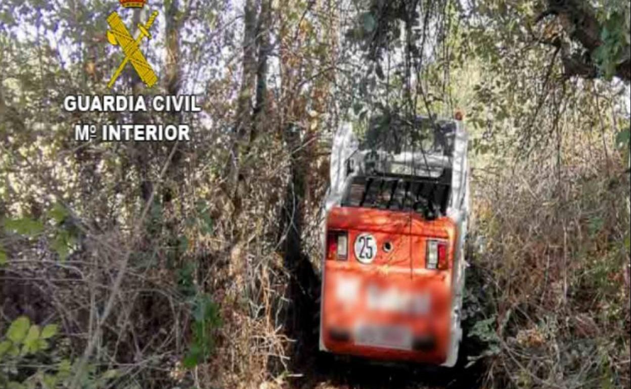 Excavadora recuperada por la Guardia Civil.