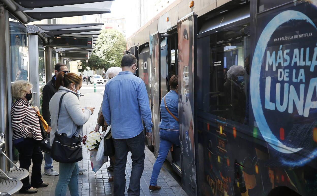 Parada de la EMT en Valencia. 