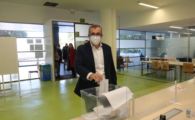 José Vicente Cabezuelo, durante la jornada de votación. 