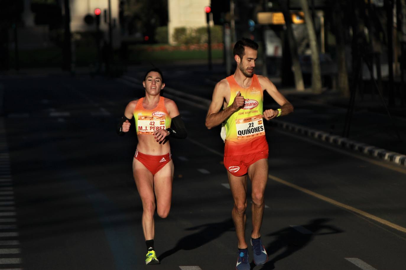 El atleta keniata Kibiwott Kandie ha destrozado el récord del Mundo en la Medio Maratón de Valencia este domingo con una marca de 57:32 minutos, rebajando en casi medio minuto la plusmarca de su compatriota Geoffrey Kamworor (58:01). En mujeres, la etíope Genzebe Dibaba vence en su debut con un tiempo de 1.05.16. Esta edición de la Medio Maratón de Valencia-Fundación Trinidad Alfonso puede ser considerada la mejor carrera de la distancia de todos los tiempos, ya que hasta cuatro corredores han entrado en meta mejorando la anterior marca mundial. 