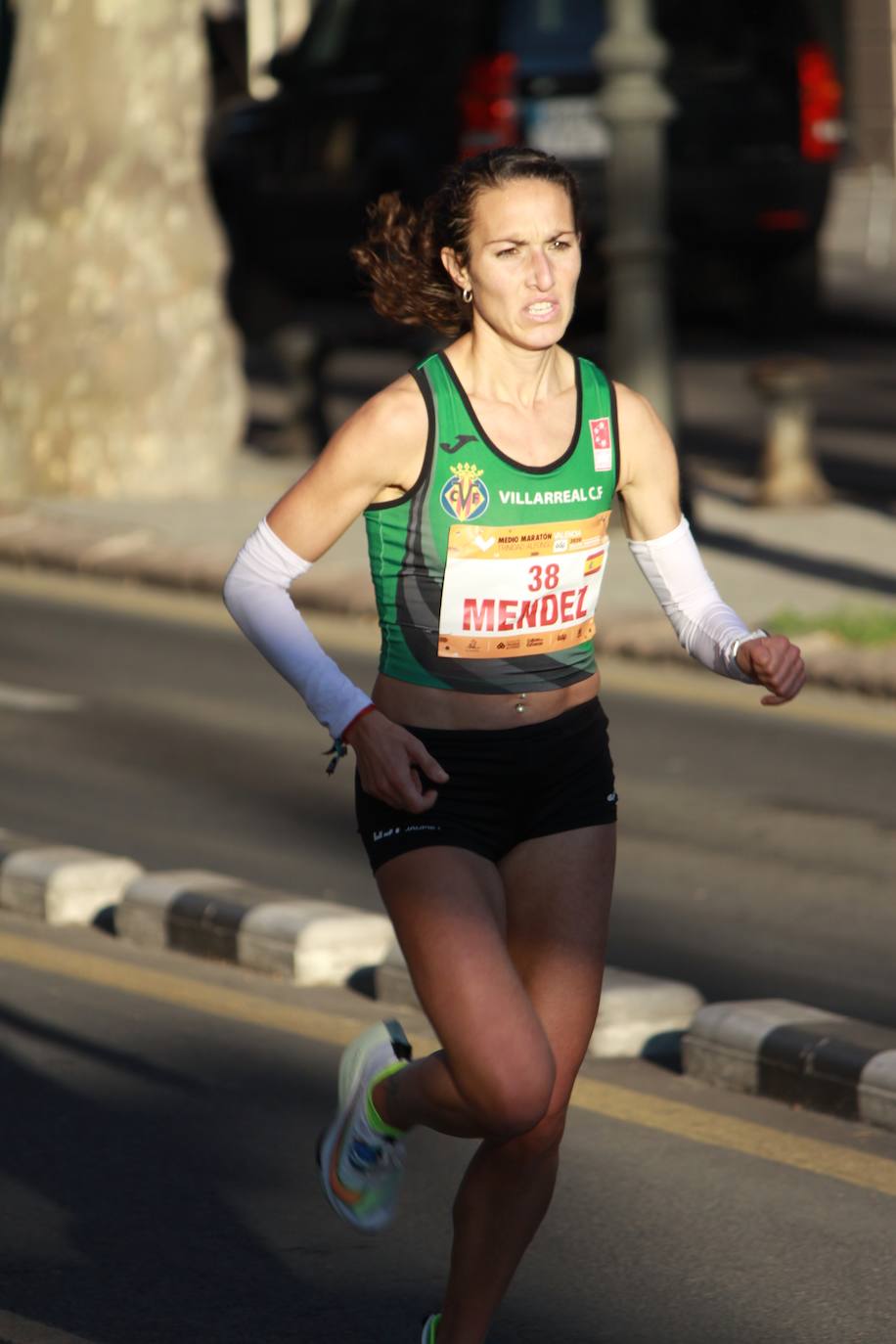 El atleta keniata Kibiwott Kandie ha destrozado el récord del Mundo en la Medio Maratón de Valencia este domingo con una marca de 57:32 minutos, rebajando en casi medio minuto la plusmarca de su compatriota Geoffrey Kamworor (58:01). En mujeres, la etíope Genzebe Dibaba vence en su debut con un tiempo de 1.05.16. Esta edición de la Medio Maratón de Valencia-Fundación Trinidad Alfonso puede ser considerada la mejor carrera de la distancia de todos los tiempos, ya que hasta cuatro corredores han entrado en meta mejorando la anterior marca mundial. 