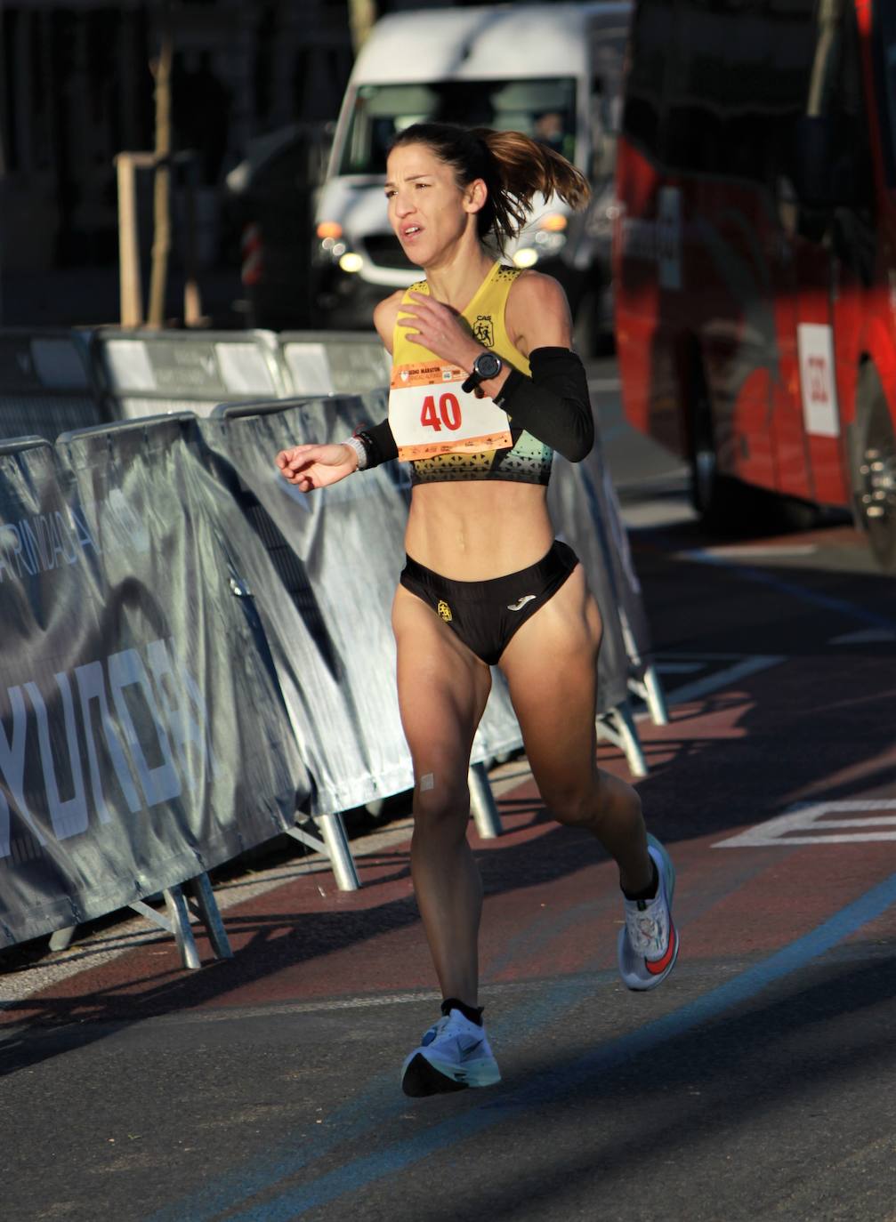 El atleta keniata Kibiwott Kandie ha destrozado el récord del Mundo en la Medio Maratón de Valencia este domingo con una marca de 57:32 minutos, rebajando en casi medio minuto la plusmarca de su compatriota Geoffrey Kamworor (58:01). En mujeres, la etíope Genzebe Dibaba vence en su debut con un tiempo de 1.05.16. Esta edición de la Medio Maratón de Valencia-Fundación Trinidad Alfonso puede ser considerada la mejor carrera de la distancia de todos los tiempos, ya que hasta cuatro corredores han entrado en meta mejorando la anterior marca mundial. 