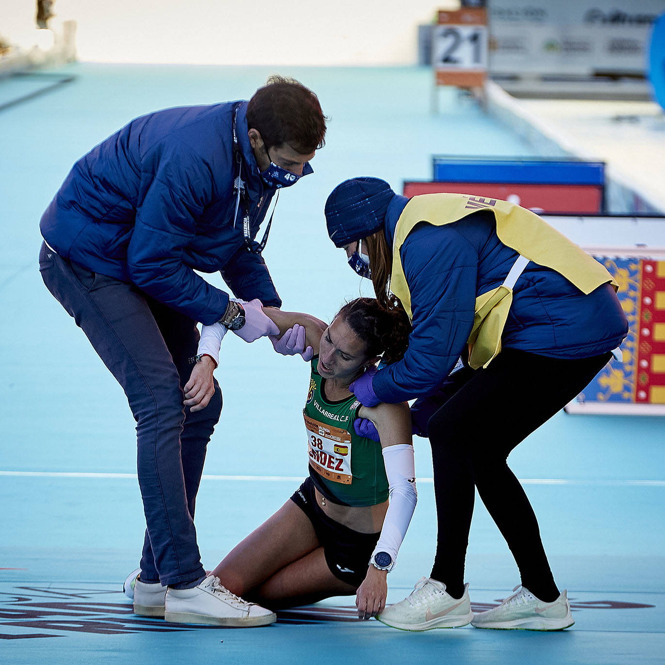 El atleta keniata Kibiwott Kandie ha destrozado el récord del Mundo en la Medio Maratón de Valencia este domingo con una marca de 57:32 minutos, rebajando en casi medio minuto la plusmarca de su compatriota Geoffrey Kamworor (58:01). En mujeres, la etíope Genzebe Dibaba vence en su debut con un tiempo de 1.05.16. Esta edición de la Medio Maratón de Valencia-Fundación Trinidad Alfonso puede ser considerada la mejor carrera de la distancia de todos los tiempos, ya que hasta cuatro corredores han entrado en meta mejorando la anterior marca mundial. 