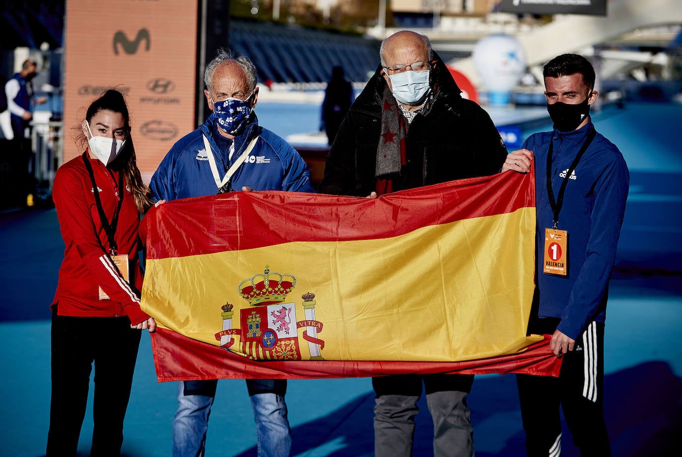 El atleta keniata Kibiwott Kandie ha destrozado el récord del Mundo en la Medio Maratón de Valencia este domingo con una marca de 57:32 minutos, rebajando en casi medio minuto la plusmarca de su compatriota Geoffrey Kamworor (58:01). En mujeres, la etíope Genzebe Dibaba vence en su debut con un tiempo de 1.05.16. Esta edición de la Medio Maratón de Valencia-Fundación Trinidad Alfonso puede ser considerada la mejor carrera de la distancia de todos los tiempos, ya que hasta cuatro corredores han entrado en meta mejorando la anterior marca mundial. 