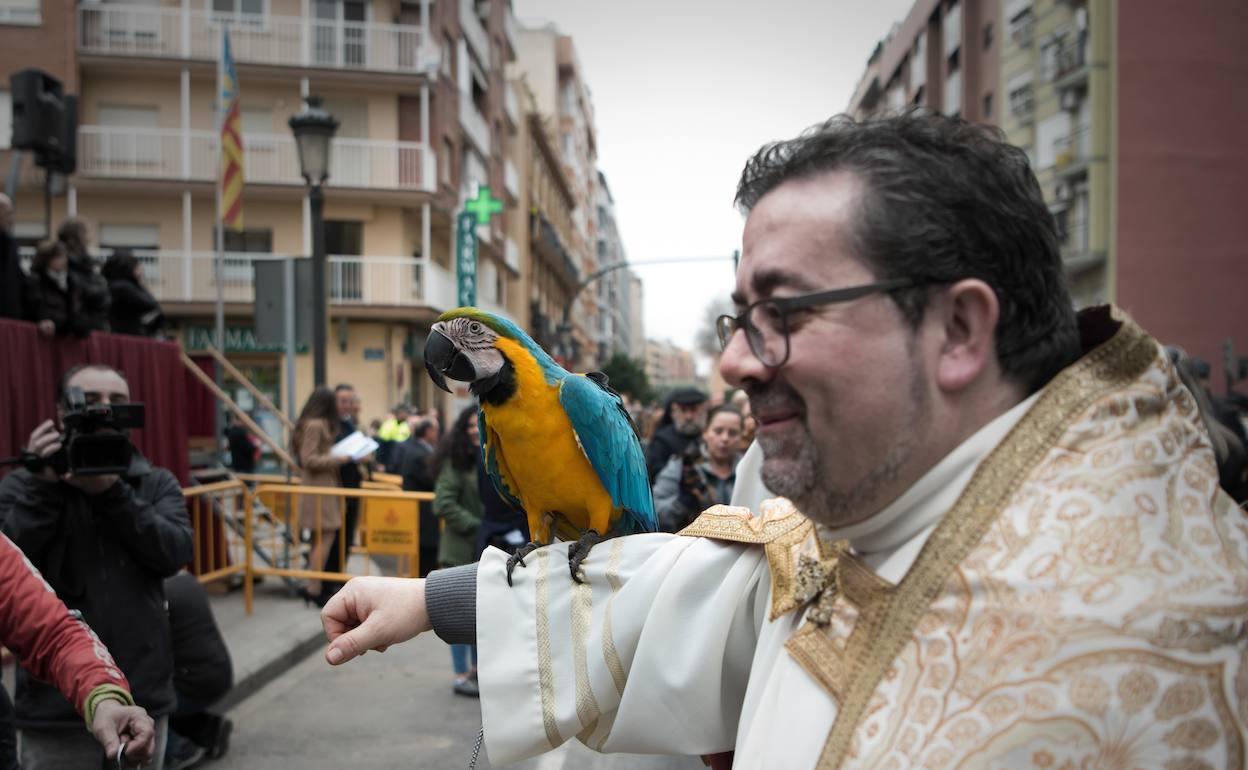 Bendición de animales en la calle Sagunto, el pasado año. 