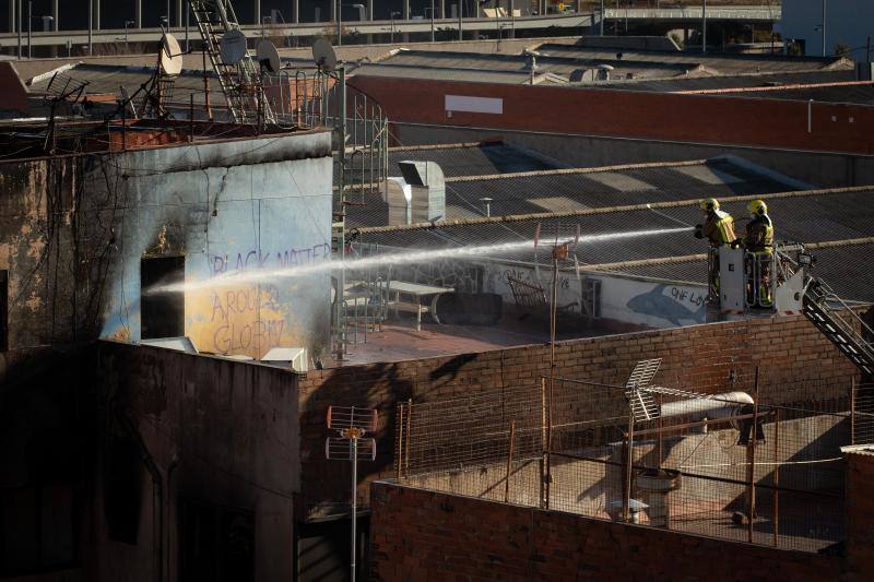 Fotos: Imágenes del trágico incendio de Badalona