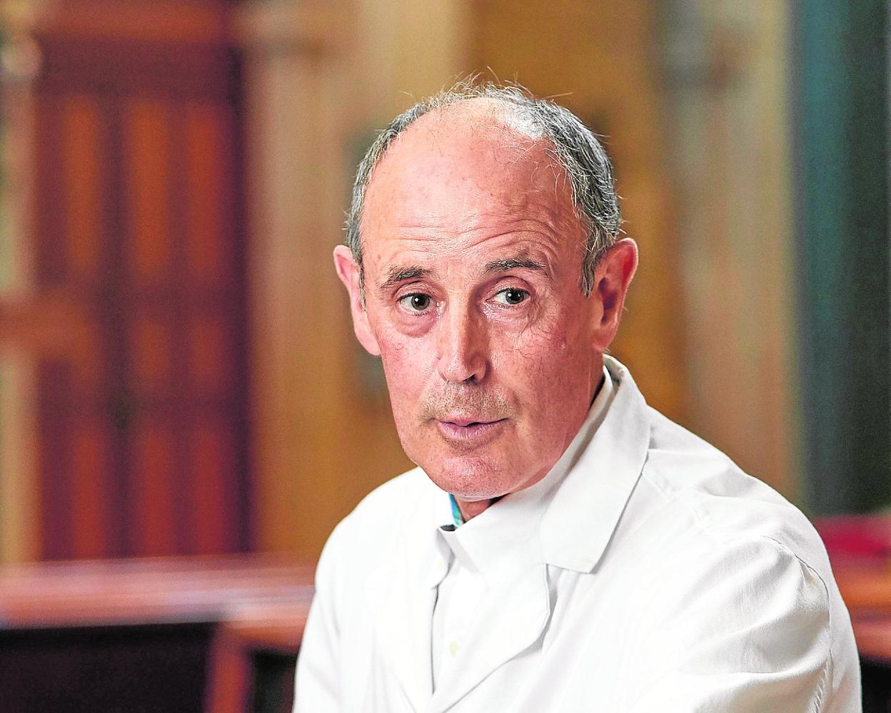 Juan Carlos Martínez, en la capilla del Hospital General. iván arlandis