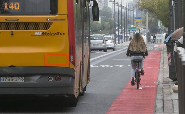 Ribó justifica el carril bici compartido de Gran Vía pese a las críticas de los ciclistas