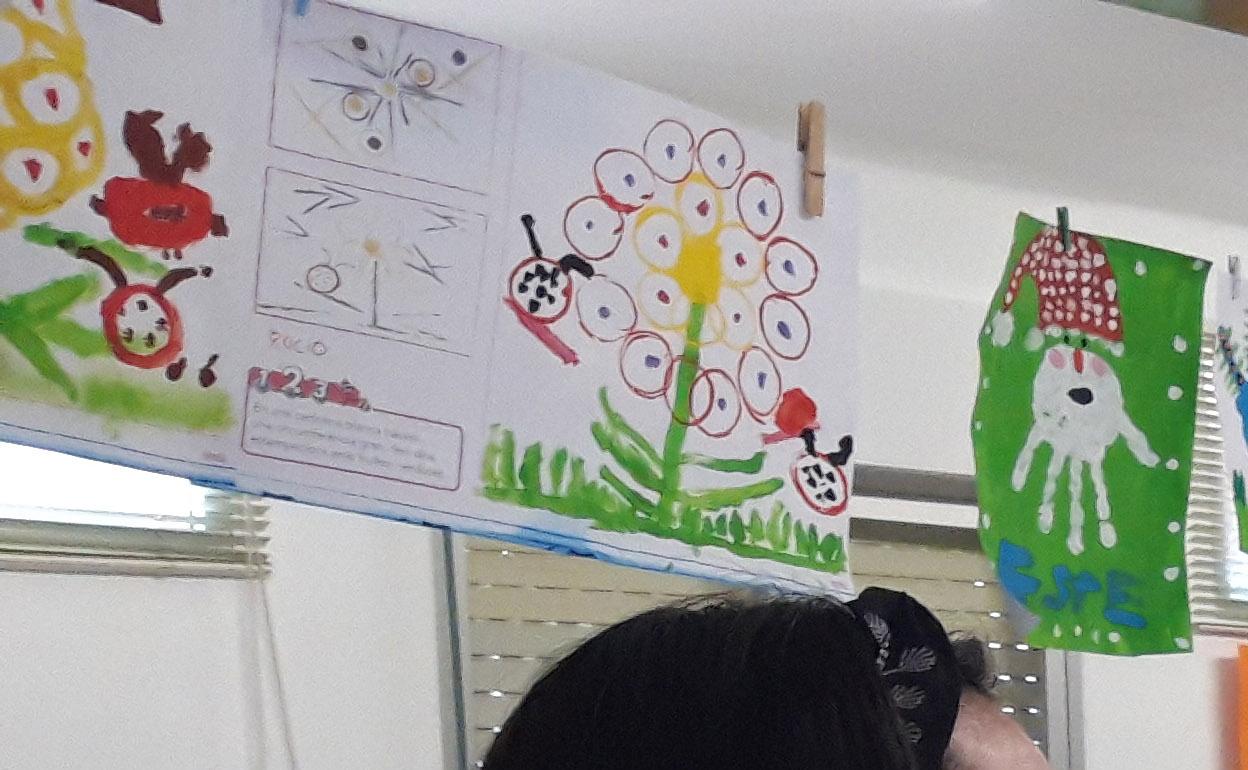 El diputado de Desarrollo Rural, durante su visita al colegio. 