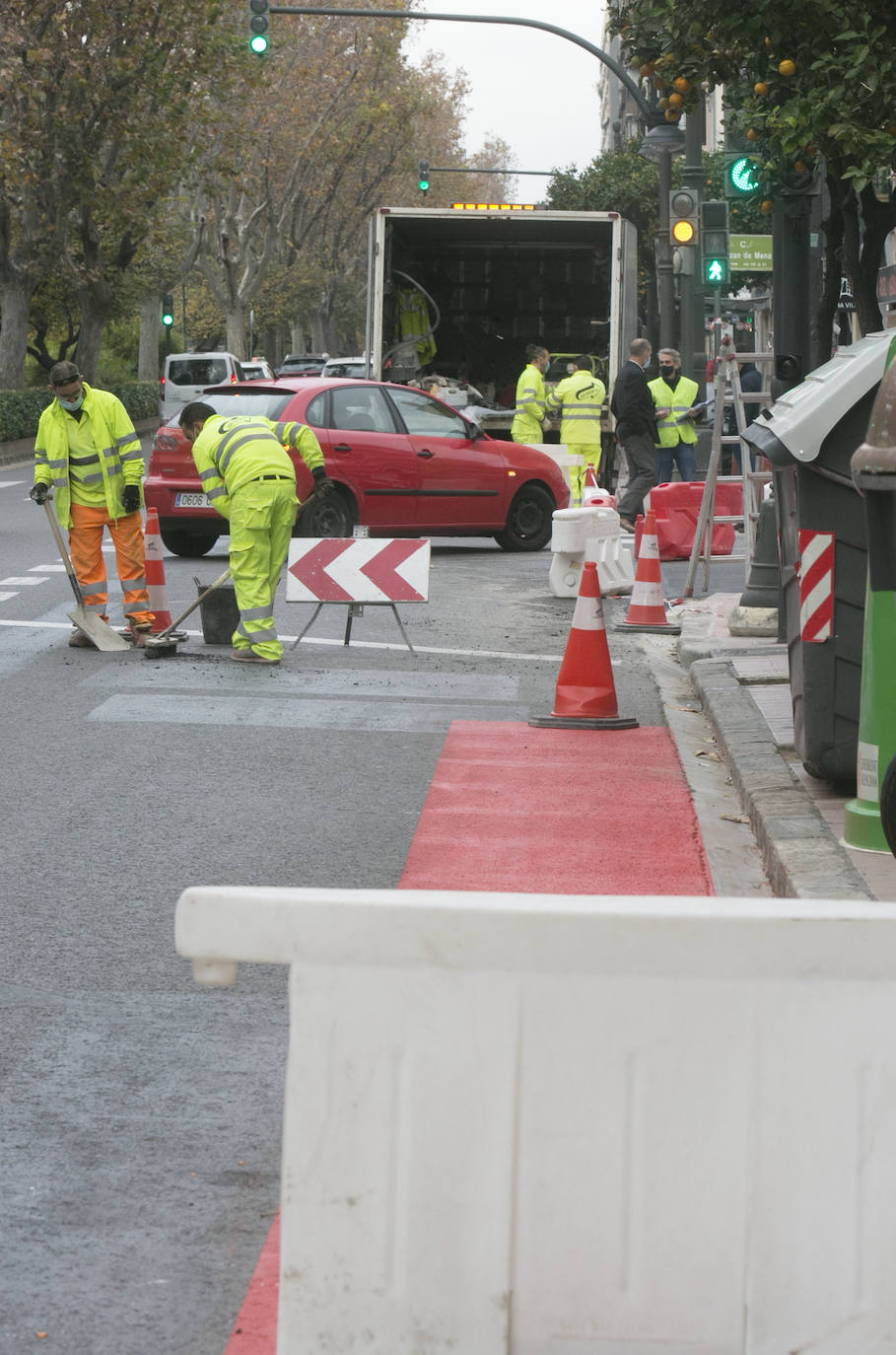 Fotos: Nuevo carril bici en la Gran Vía de Valencia