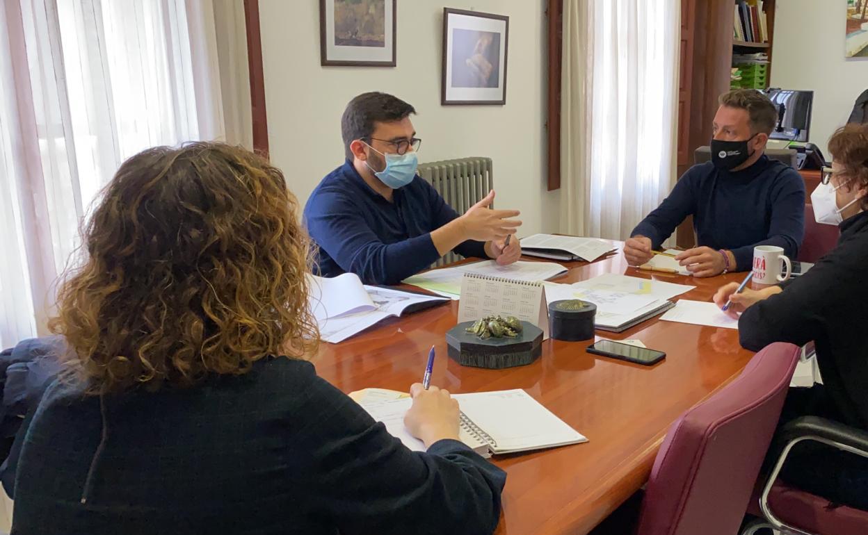 El Ayuntamiento de La Font estudia cómo dar salida a su polígono industrial. 