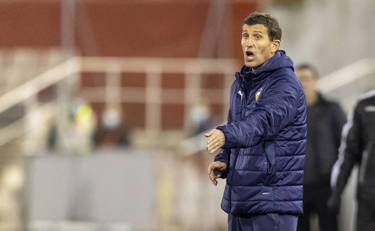 Javi Gracia, en la banda del campo del Terrassa. 