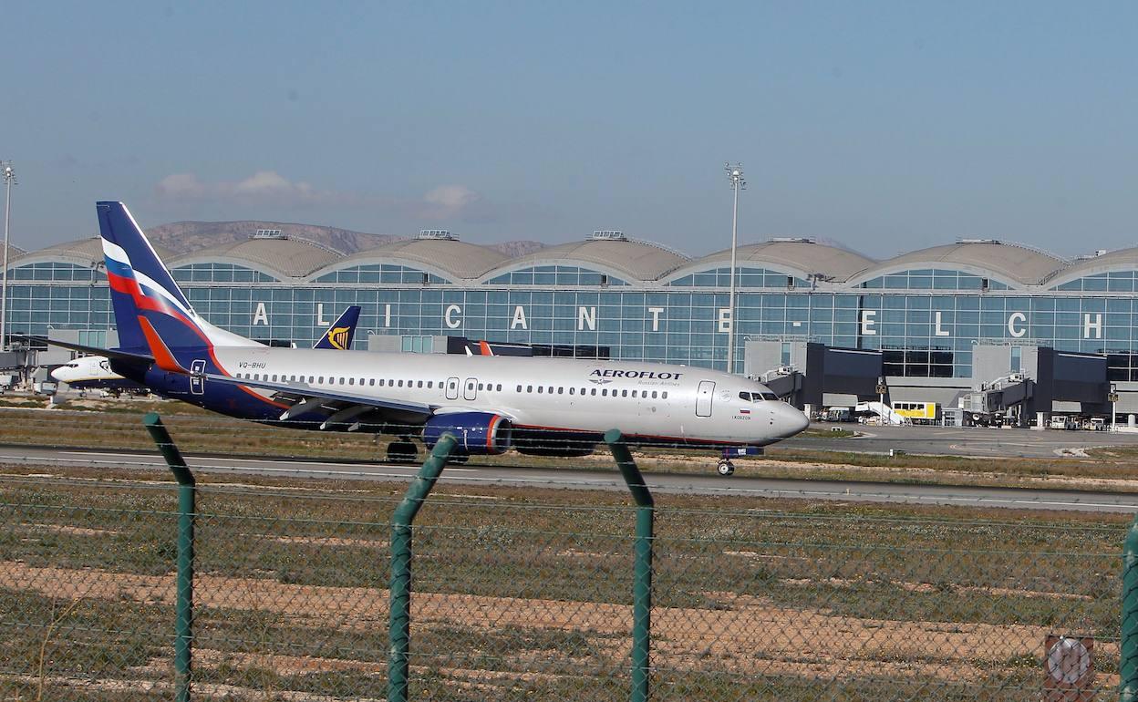 Pistas de aterrizaje del aeropuerto de Alicante-Elche. 