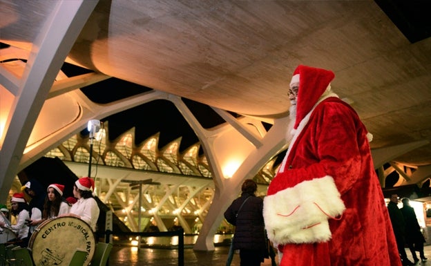 La Ciudad de las Artes y las Ciencias te recibe con un mercado navideño.