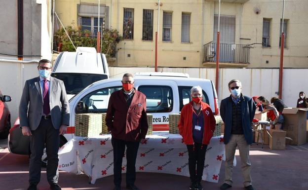 El Corte Inglés y Quirónsalud Valencia colaboran con Cruz Roja atendiendo a personas sin hogar