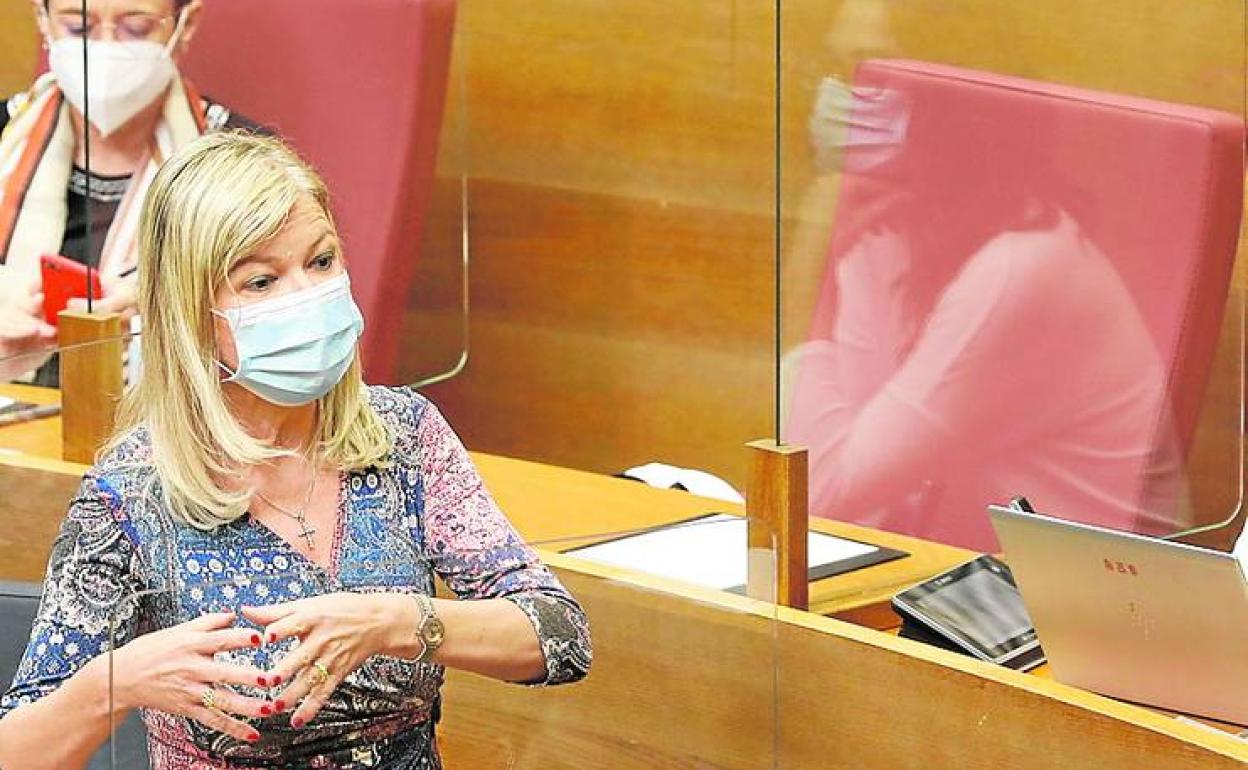 La consellera Gabriela Bravo en Les Corts. 