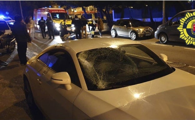 Imagen principal - Imágenes de los accidentes de tráfico durante la noche del viernes en Alicante. 