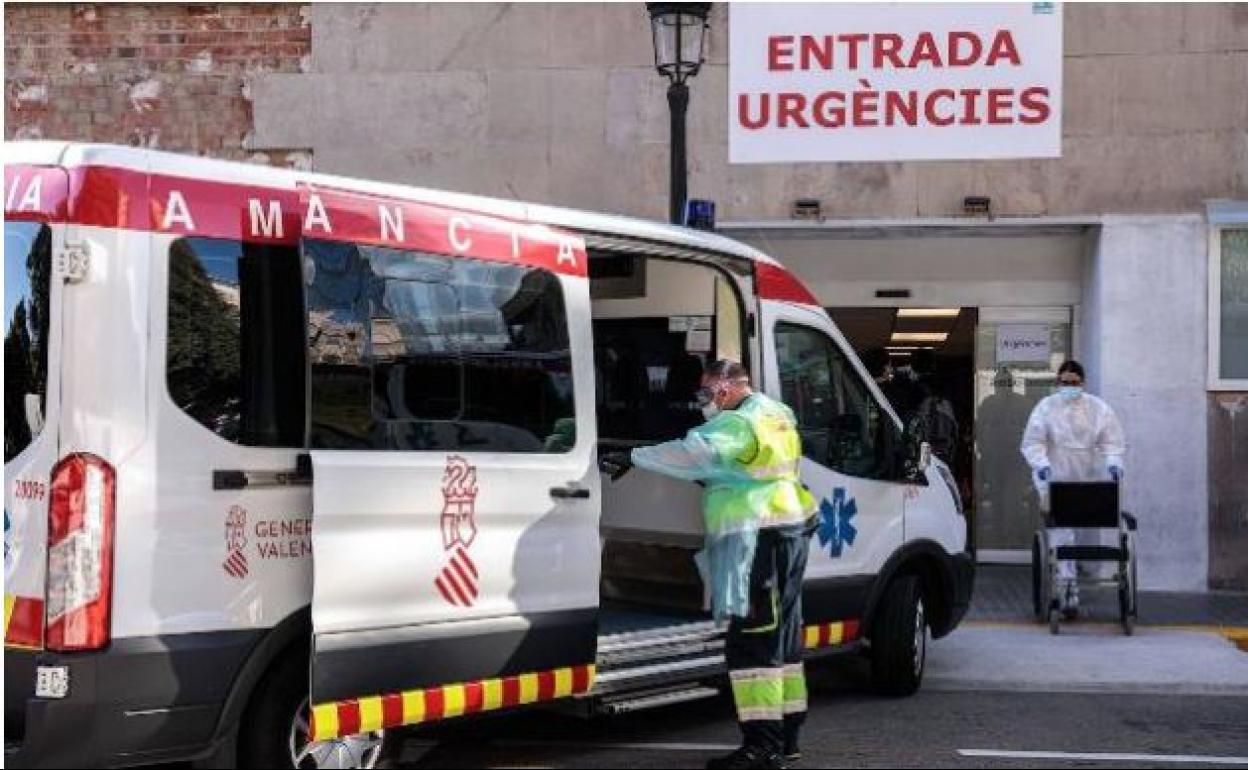 Una ambulancia en el hospital de la vieja Fe de Valencia. 