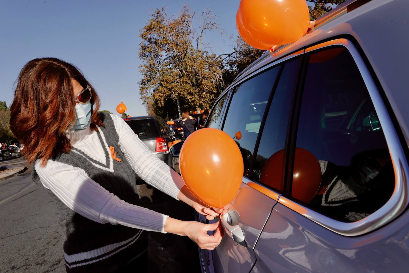 La manifestación en coche contra la Lomloe recorre algunas de las principales vías de Valencia. La protesta, impulsada a nivel nacional por la plataforma 'Concertados', reúne a los detractores de la Ley Celaá en un recorrido iniciado en el paseo de la Alameda y que atraviesa las Grandes Vías, el paseo de la Pechina, las calles Blanquerías, Conde de Trenor, Pintor López y Paseo Ciudadela y el puente de las Flores