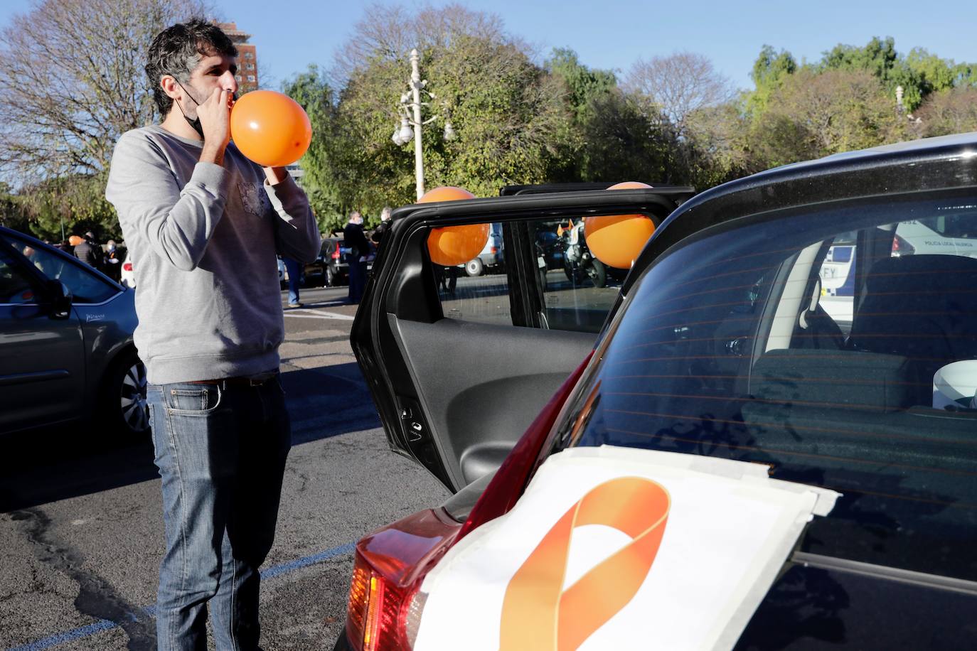 La manifestación en coche contra la Lomloe recorre algunas de las principales vías de Valencia. La protesta, impulsada a nivel nacional por la plataforma 'Concertados', reúne a los detractores de la Ley Celaá en un recorrido iniciado en el paseo de la Alameda y que atraviesa las Grandes Vías, el paseo de la Pechina, las calles Blanquerías, Conde de Trenor, Pintor López y Paseo Ciudadela y el puente de las Flores