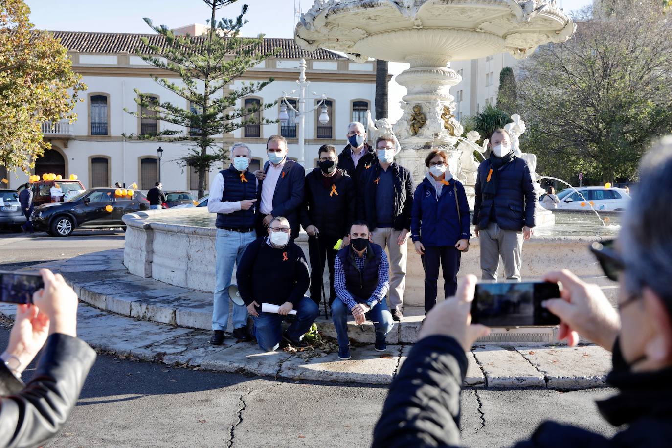 La manifestación en coche contra la Lomloe recorre algunas de las principales vías de Valencia. La protesta, impulsada a nivel nacional por la plataforma 'Concertados', reúne a los detractores de la Ley Celaá en un recorrido iniciado en el paseo de la Alameda y que atraviesa las Grandes Vías, el paseo de la Pechina, las calles Blanquerías, Conde de Trenor, Pintor López y Paseo Ciudadela y el puente de las Flores