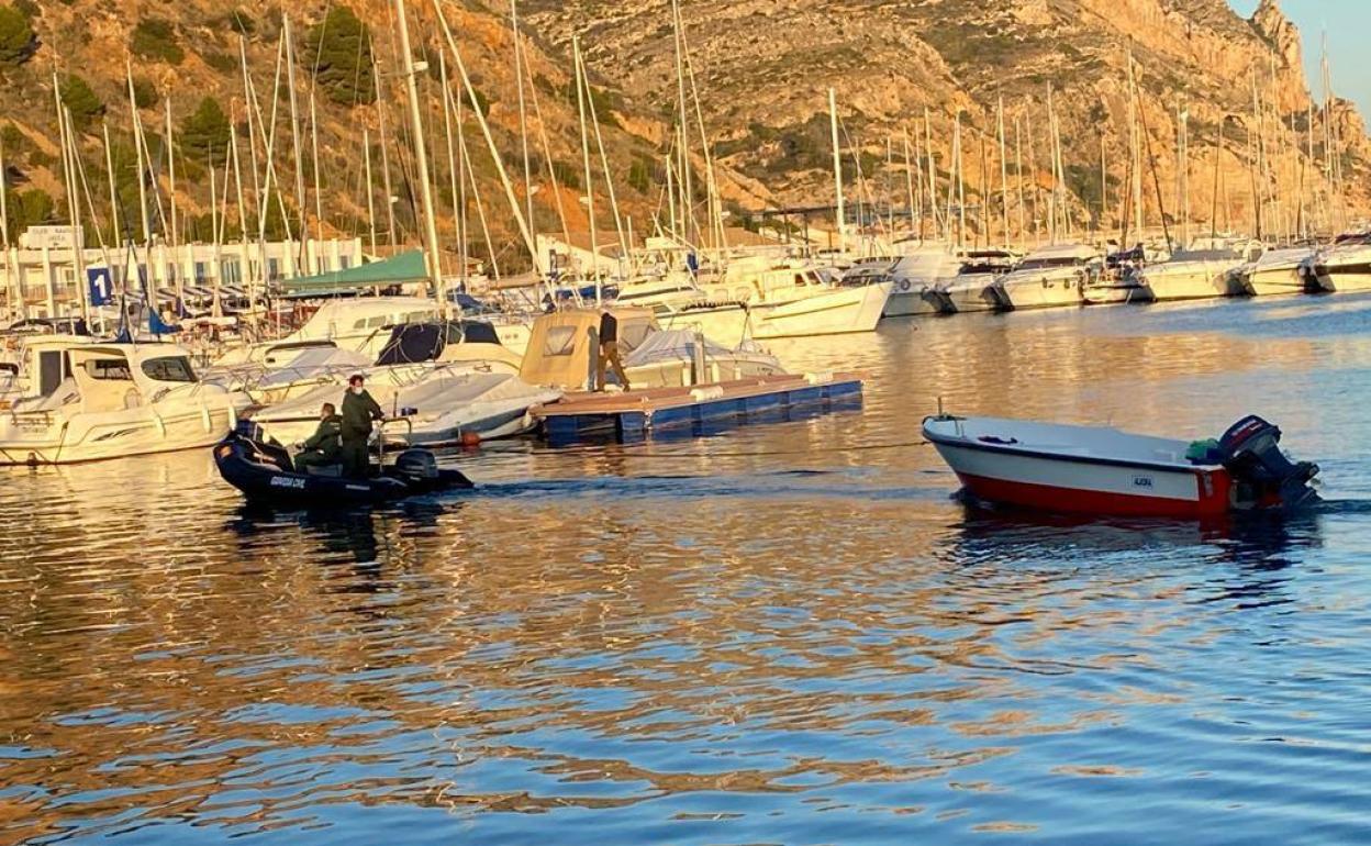 Patera en la playa del Torres.