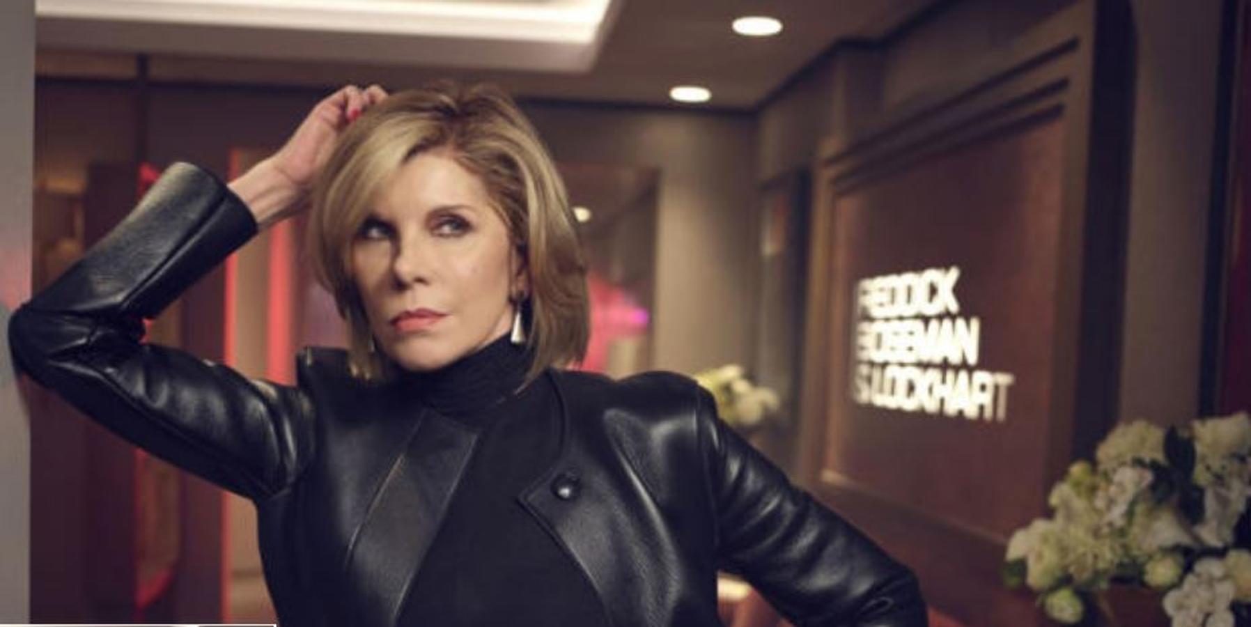 'THE GOOD FIGHT' (MOVISTAR+). Escrita y producida por Michelle y Robert King, el matrimonio creador también de su antecesora 'The Good Wife', donde Christine Baranski ya interpretaba el papel de la abogada Diane Lockhart, esta cuarta temporada de 'The Good Fight', que quedó reducida a siete capítulos a causa de la pandemia, se ha superado hasta convertirse en icono cultural. Pocas series tan próximas a la actualidad de un país como ésta a la política del suyo, EE UU, cuyas tramas incorporaron de inmediato el triunfo de Donald Trump, el movimiento feminista #MeeToo o el rechazo explícito a Harvey Weinstein, con ilusiones oníricas con las que Diane se despierta cada día, incluso, como abogada de una primera dama que quiere divorciarse. 