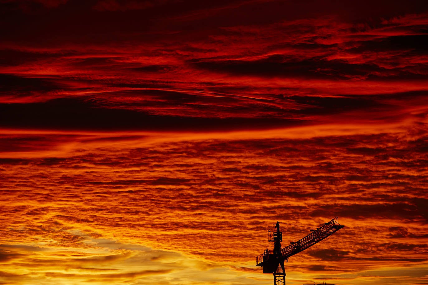 Valencia ha vivido este domingo 27 de diciembre un espectacular atardecer. Un fenómeno conocido con candilazo. 