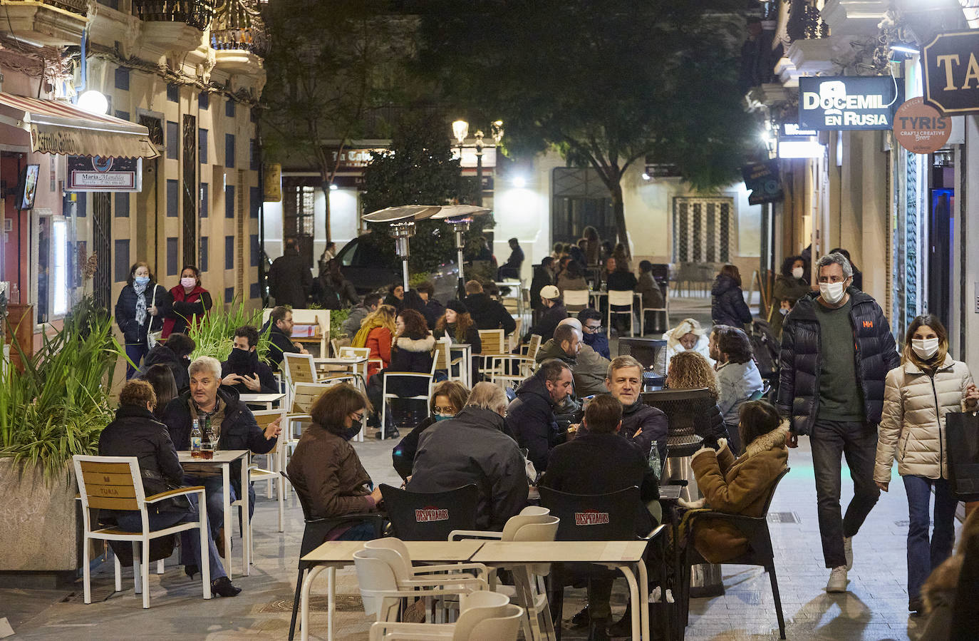 Fotos: Los valencianos disfrutan del tardeo en Ruzafa