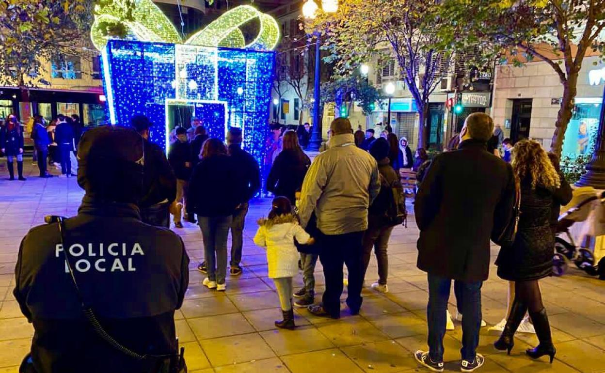 Navidad en plena pandemia en el centro de Alicante. 