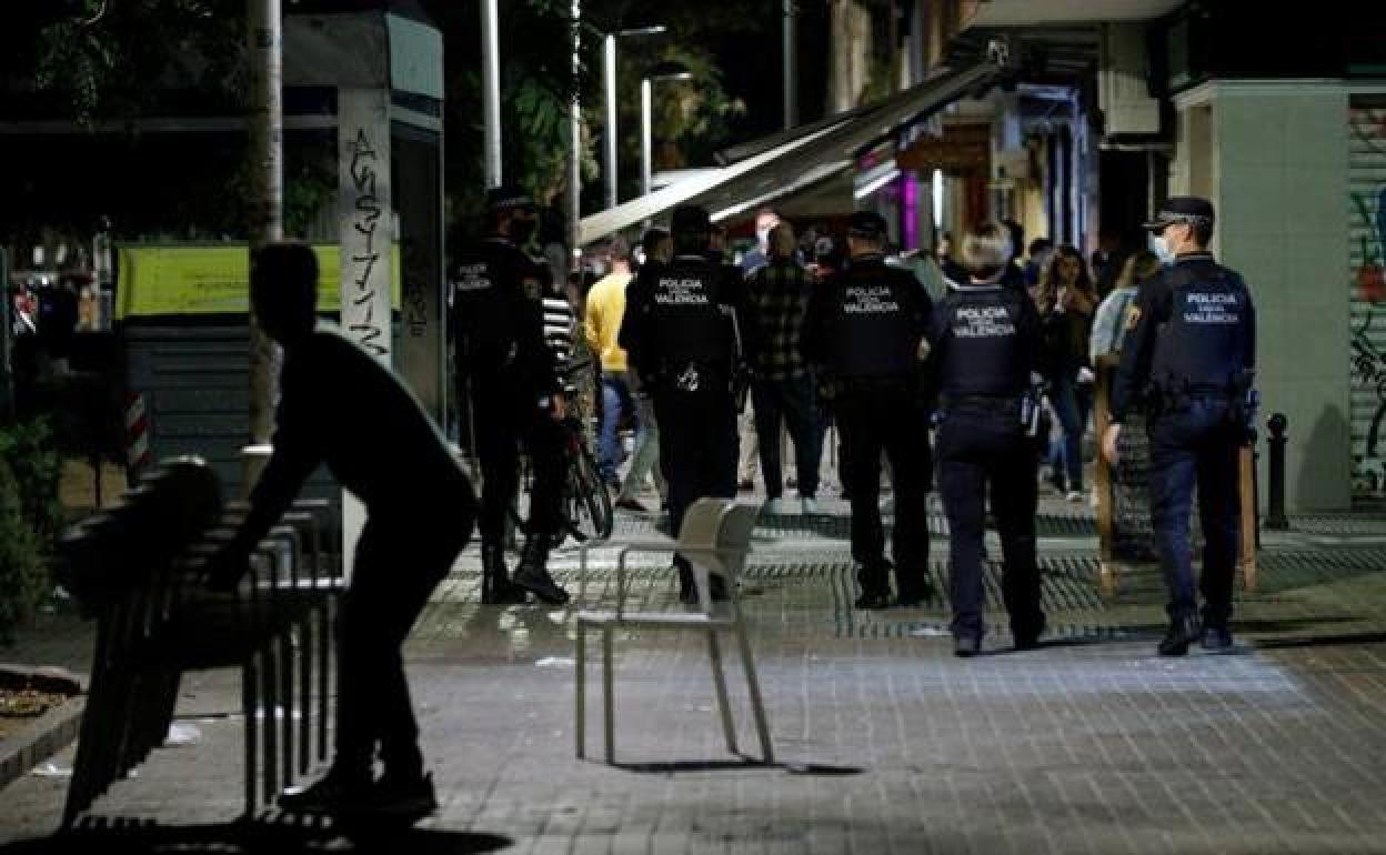 Control del toque de queda en Valencia.