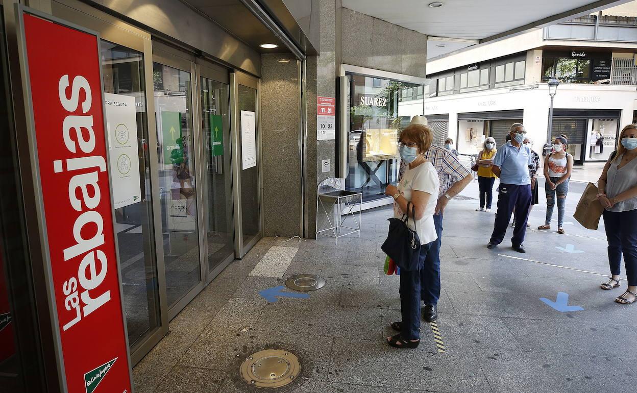 Inicio de la campaña de rebajas del pasado verano. 