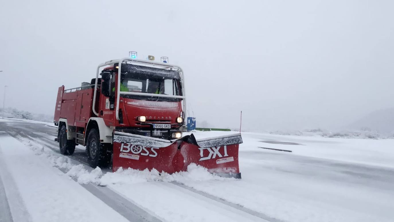 Rincón de Ademuz: El primer temporal del invierno entra en la Comunitat cubriendo de blanco buena parte del interior de las provincias de Castellón, Valencia y Alicante. Aemet ha aumentado el aviso naranja previsto ya que los acumulados podrían ser considerables, de hasta quince centímetros. La borrasca no abandonará el territorio regional hasta el próximo sábado.