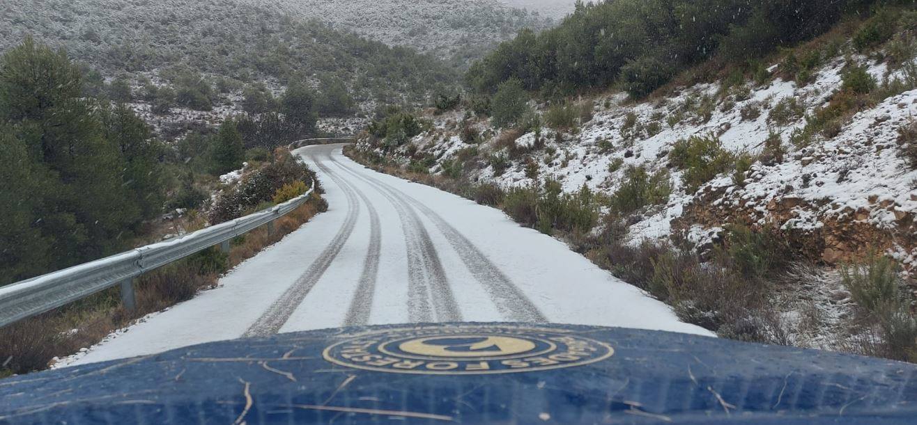 Valle de Ayora: El primer temporal del invierno entra en la Comunitat cubriendo de blanco buena parte del interior de las provincias de Castellón, Valencia y Alicante. Aemet ha aumentado el aviso naranja previsto ya que los acumulados podrían ser considerables, de hasta quince centímetros. La borrasca no abandonará el territorio regional hasta el próximo sábado.