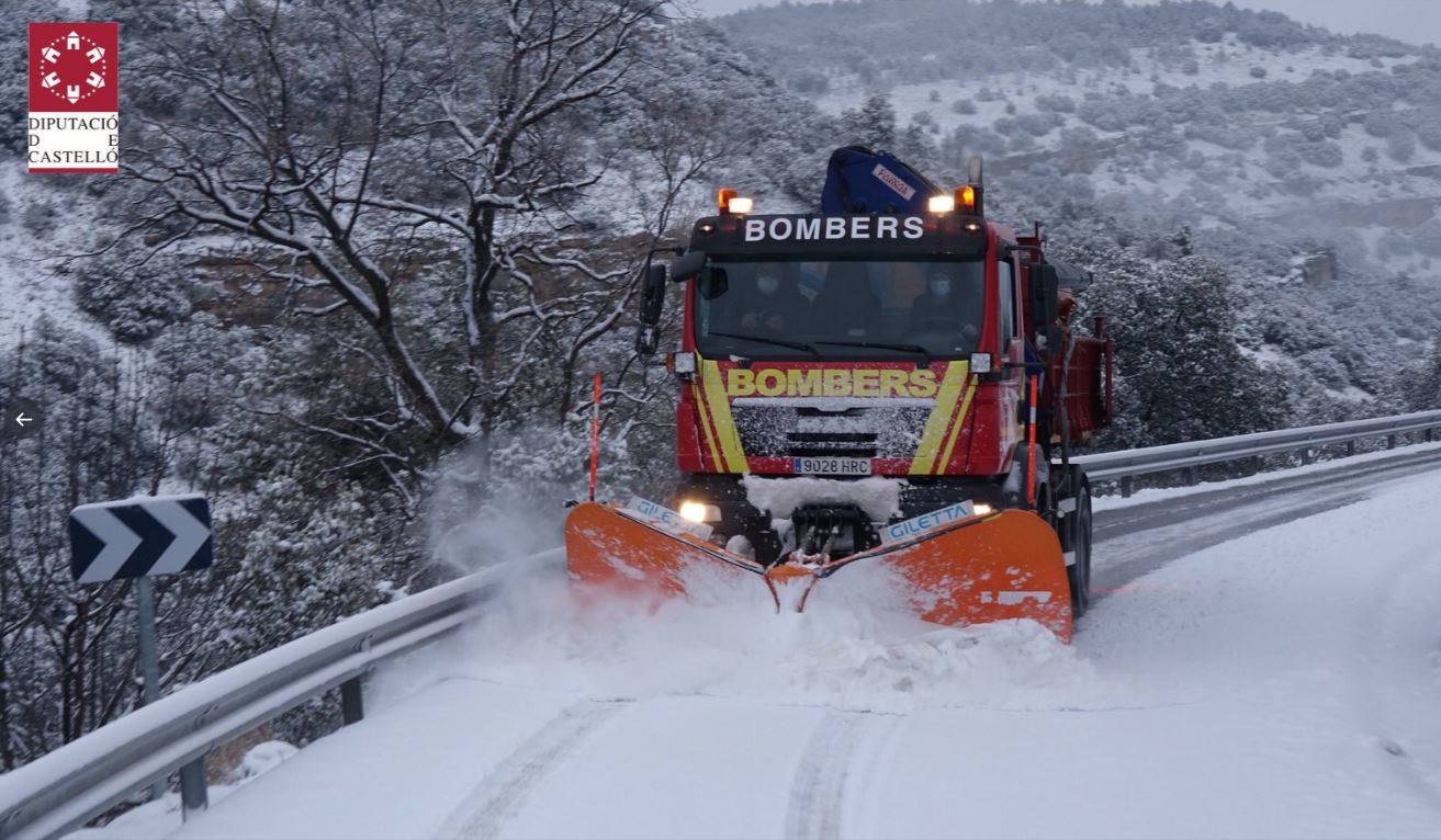 Bomberos de Castellón trabajando este viernes en varios puntos de la provincia.