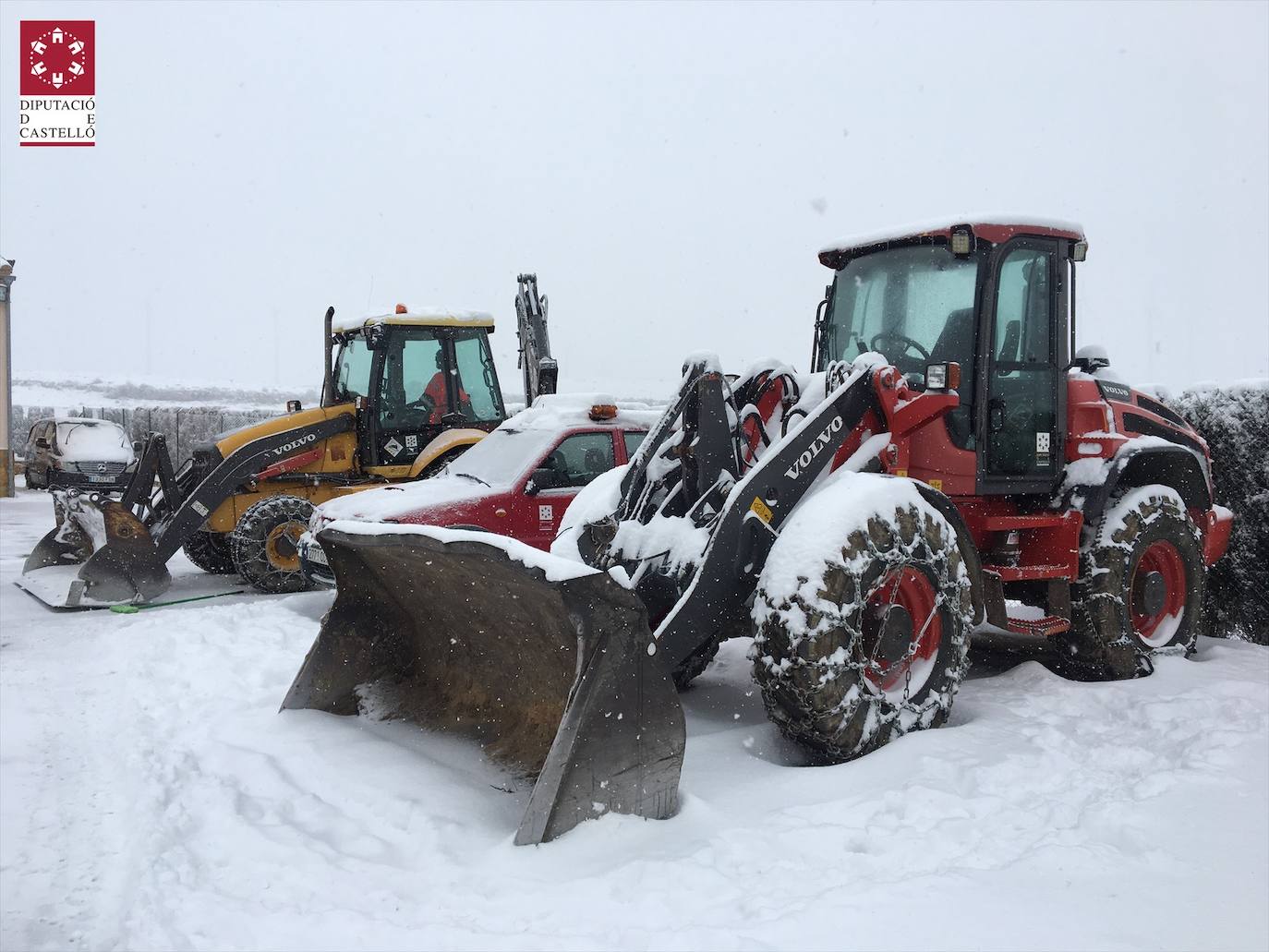 Los bomberos intervienen en la zona de Cinctorres, Castellfort y Portell de Morella por la abundante nieve.