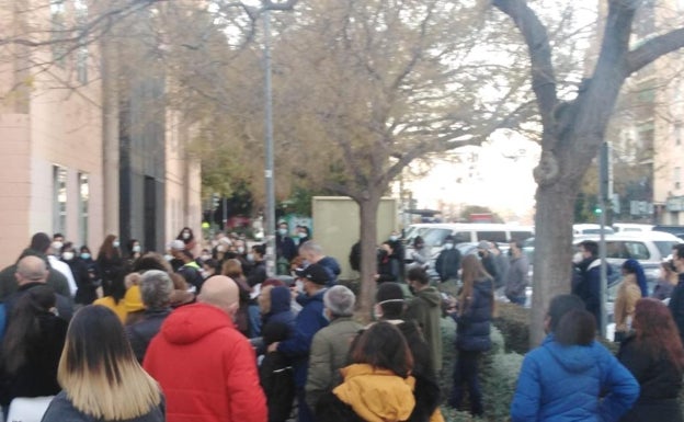 Aglomeraciones para hacerse PCR en Valencia