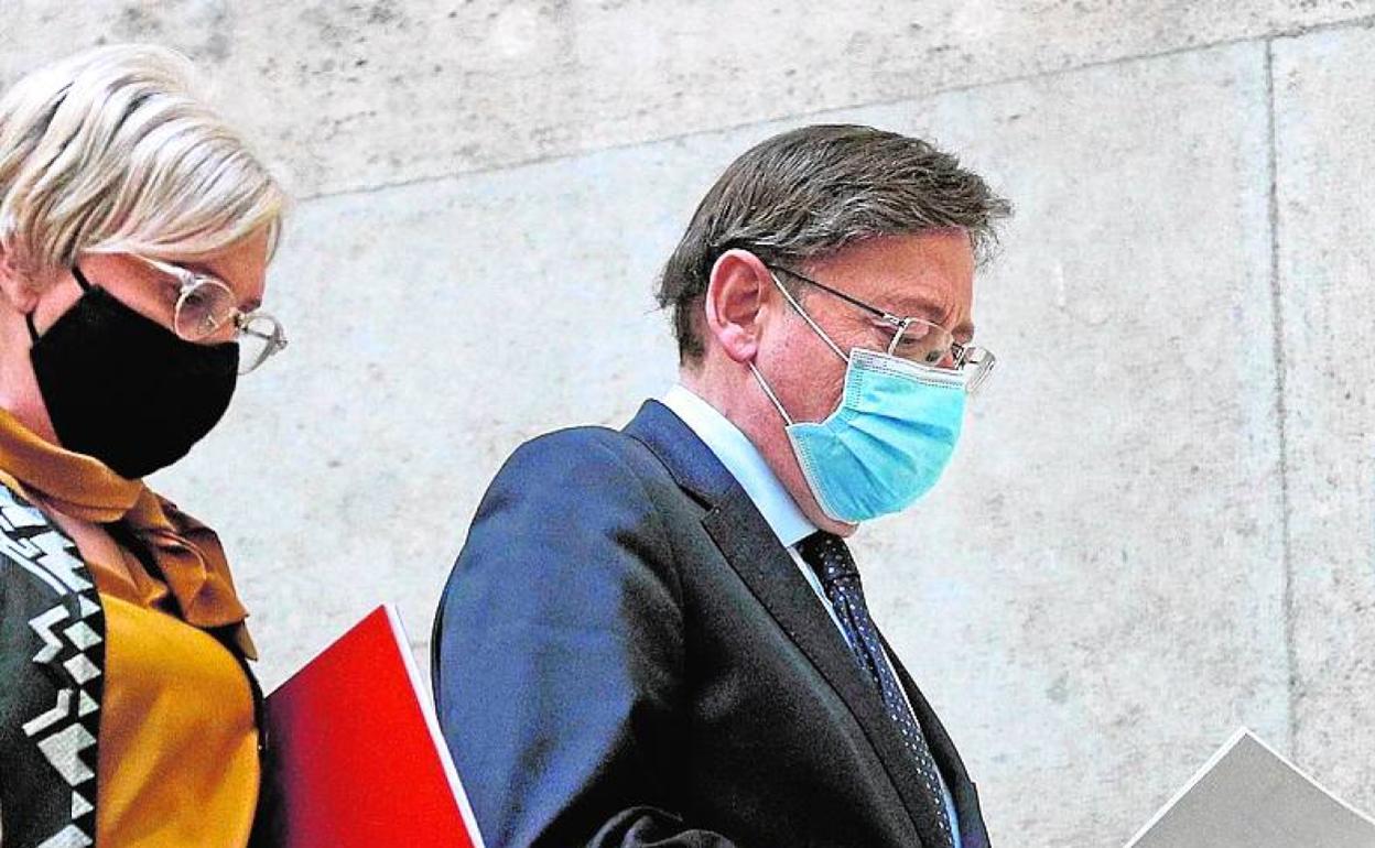 Puig, ayer, junto a la consellera de Sanidad