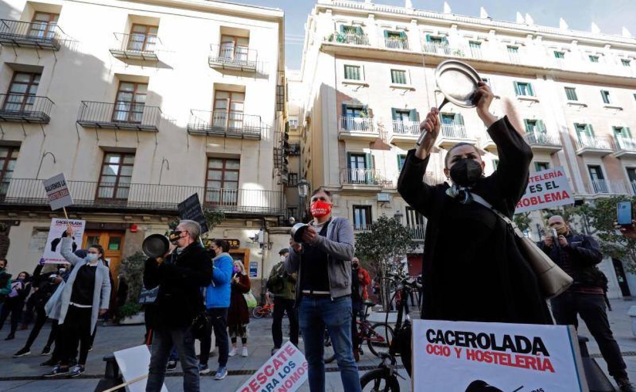 Cacerolas contra la ruina ante el Palau